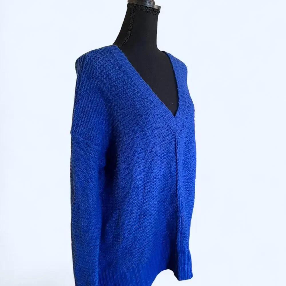 Michael Kors beautiful knit royal blue sweater Size Large